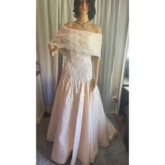Vintage ILGWU Pink Lace Off-Shoulder Formal Gown - Picture 10 of 17